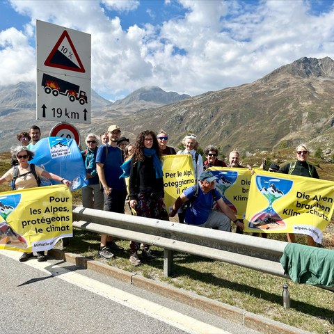 Activists at Simplon Pass (4) (c) Foto Alpen Initiative. Vergrösserte Ansicht