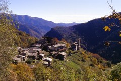 Schlechte Aussichten: Die Alten bleiben oft alleine im Dorf zurück, die Häuser verfallen, so wie in Bourcet (Val Chisone) in den piemontesischen Westalpen.