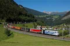 "Autoroute Ferroviaire Alpine": Die Rollende Landstrasse soll bis zu 20'000 Tonnen CO2 einsparen.