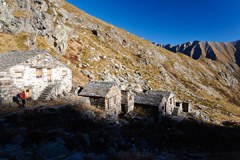 Bergsteigen für den Alpenschutz: auf Abwanderung, Verlust traditioneller Bauernkultur und alte Verbindungswege aufmerksam machen.