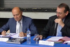 Der Ständige Ausschuss des Komitees der Alpen wird präsidiert von Joël Giraud (rechts) und und Michel Bouvard, Präfekt der Region Provence-Alpes-Côte d'Azur.