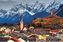 Eine Perle von vielen: Gemeinsam mit den weiteren Mitgliedern des Gemeindenetzwerks «Allianz in den Alpen» setzt sich Ardez/CH für die Umsetzung einer nachhaltigen Alpenpolitik ein. 