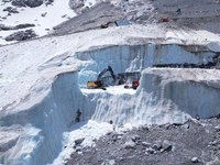 Filmscreening und Podiumsgespräch: "Requiem in Weiß – Das würdelose Sterben unserer Gletscher"