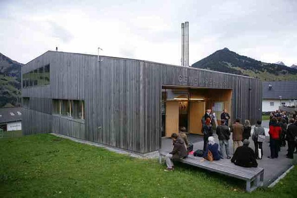 Energy-efficient buildings with regional timber in Alps