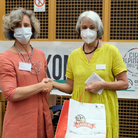 Serena Arduino, co president CIPRA International & Ingrid Fischer, co president Alpine Town of the Year Association (c) Stefano Ceretti (5), enlarged picture.