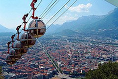 Neuf villes des Alpes, dont Grenoble/F, s'engagent à adopter immédiatement des mesures contre le réchauffement climatique.
