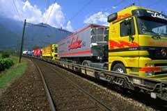 Protocole Transports : transfert du trafic des marchandises vers le rail grâce à des infrastructures appropriées et à des incitations conformes au marché.