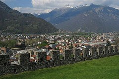Bellinzona, la ville des trois châteaux, est le nouveau siège du secrétariat de la Communauté de travail des Villes des Alpes.