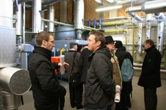 Quelles stratégies pour les communes face au changement climatique ? Visite de la chaufferie collective à biomasse de Götzis/A, dans le cadre de la conférence « Les communes font le climat ».