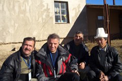 Antonio Zambon (deuxième en partant de la gauche) avec les collègues de l’Alliance des villages de montagne d’Asie centrale