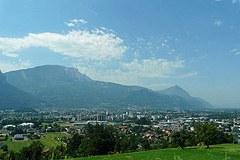 La vallée de l'Arve/F : une réduction saisonnière de la vitesse sur l'autoroute du Mont Blanc devrait permettre de réduire la pollution atmosphérique.