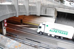 Tunnel du Gothard : un nouveau tube entraînerait davantage de trafic.