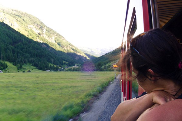 Des jeunes partent en itinérance : voyager durablement dans les Alpes avec le « Youth Alpine Express ». © like.eis.in.the.sunshine / photocase