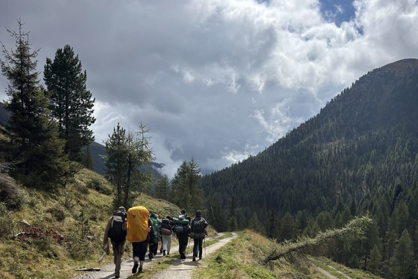 Attraversare i confini tra natura, comunità e utopie vissute