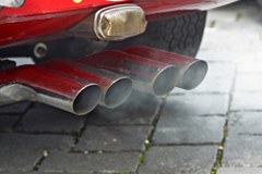 L'inquinamento atmosferico mette a rischio la salute: Grenoble vieta la circolazione ai veicoli più inquinanti.
