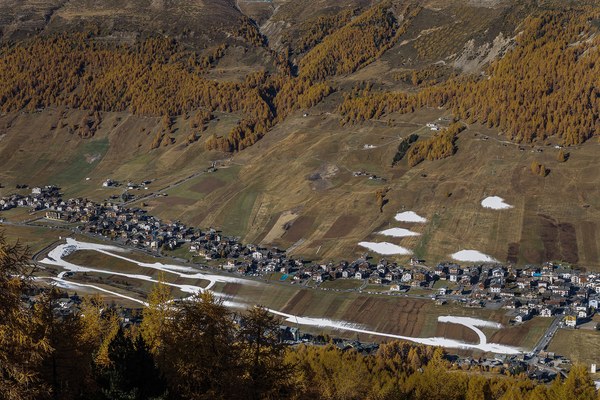 Nevediversa: uno sguardo critico sul turismo sciistico