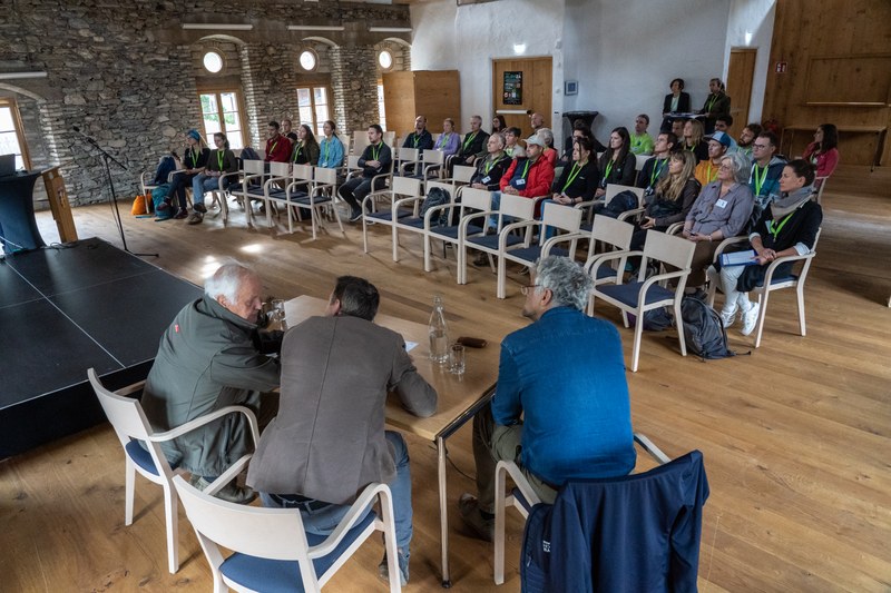 1 JeloviZA (c) Samo Khan