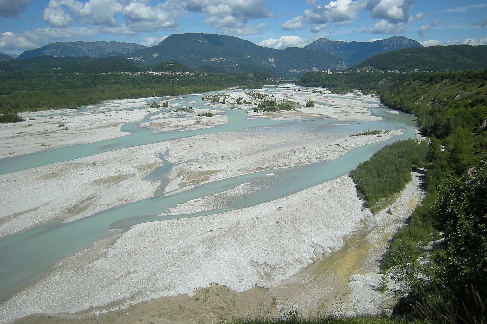 1440px-Tagliamento_da_Aonedis_web (c) Diego Cruciat, wikimedia coommons.jpg
