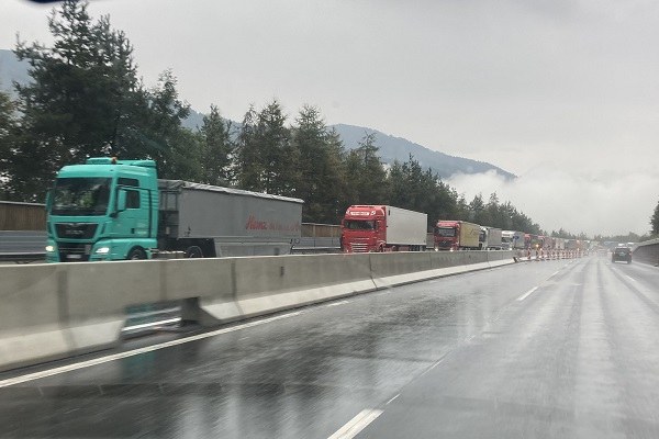 4.5_LKW_Politik DE (c) Michael Gams, CIPRA International.jpg