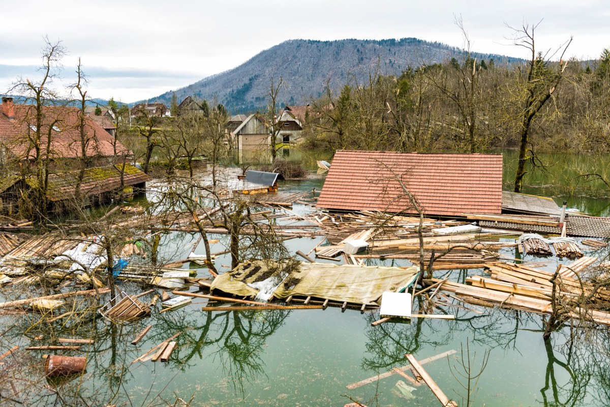 6_Slovenia Flood (c) Helovi_Canva.com (Custom).jpg