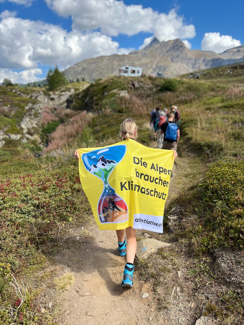 Activists at Simplon Pass (3) (c) Foto Alpen Initiative