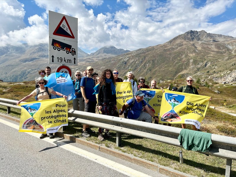 Activists at Simplon Pass (4) (c) Foto Alpen Initiative