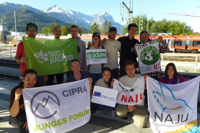 Beginn zweiter Tag in Garmisch, wir wären alle lieber auf die Zugspitze im Hintergrund gegangen, statt weiter durch Bayern zu tuckern.(1).JPG