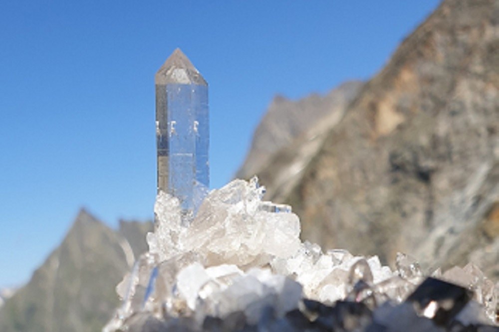 Bergkristall (c) Hans Braxmeier, Pixabay web.jpg