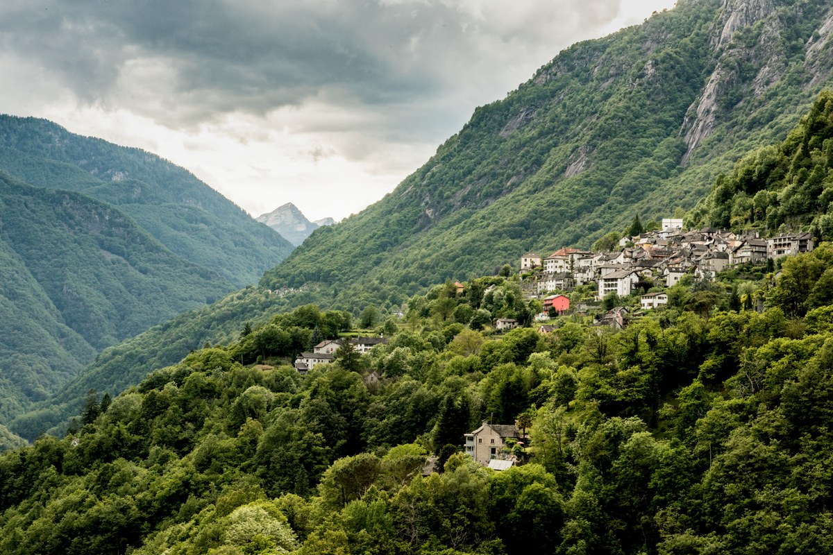 Bergsteigerdorf Tessin (c) Tourismus Schweiz.jpg