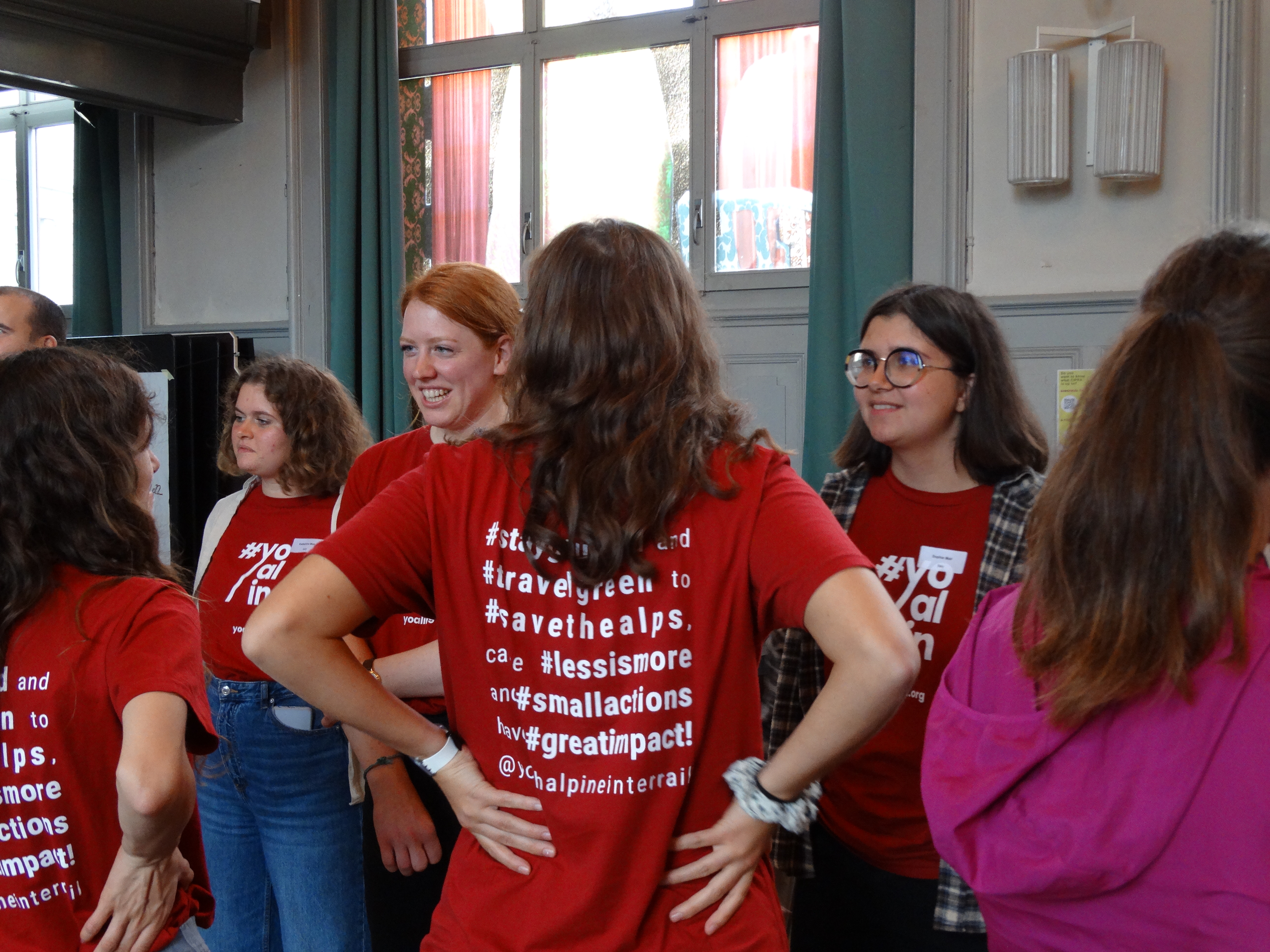 Die Teilnehmenden bei einem Kennenlernspiel 2 (c) Carole Rageth