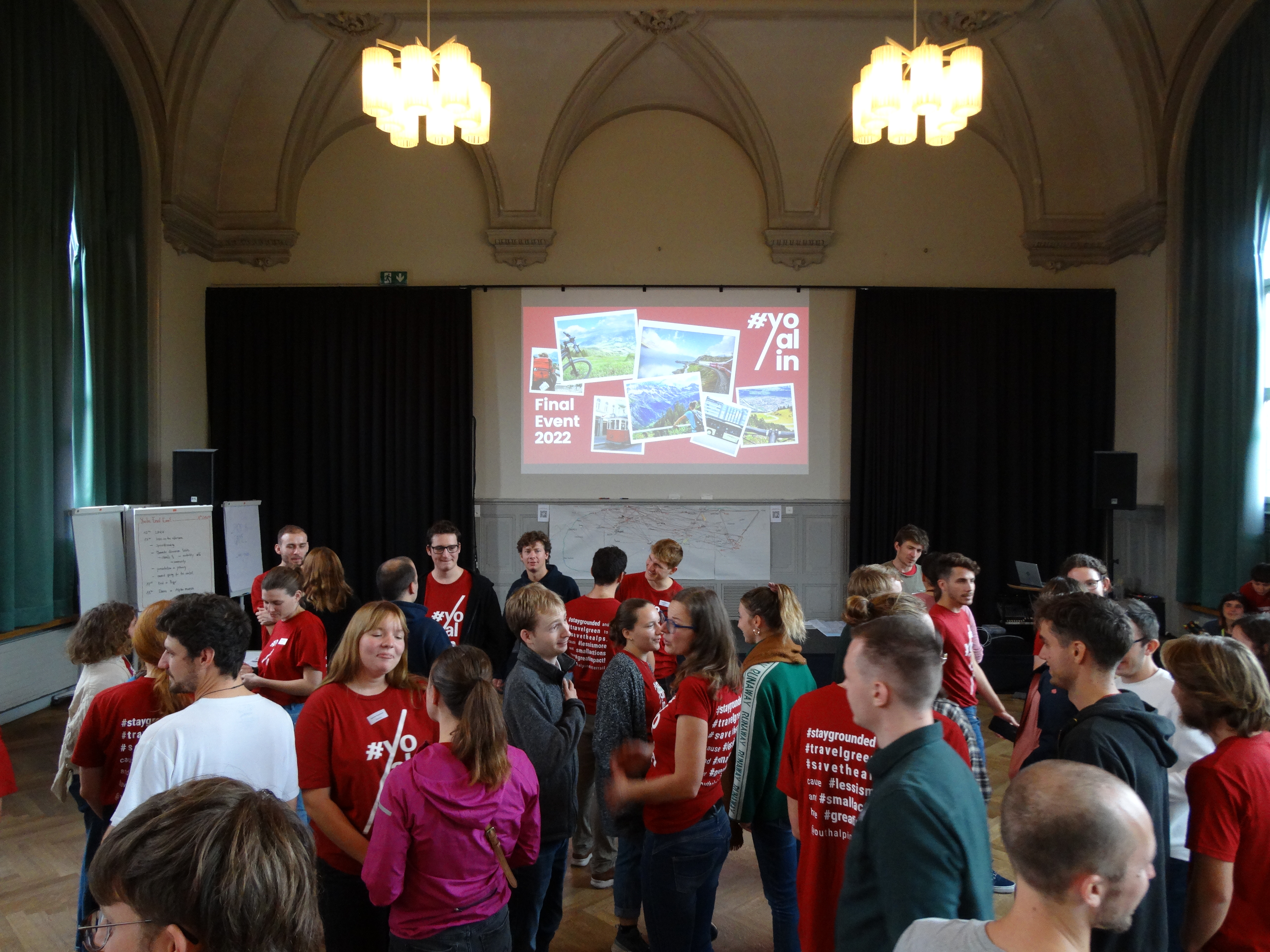 Die Teilnehmenden bei einem Kennenlernspiel (c) Carole Rageth