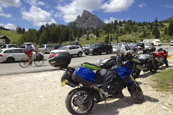 dolomiti_traffic sella (c) Andy Harbach (flickr).jpg
