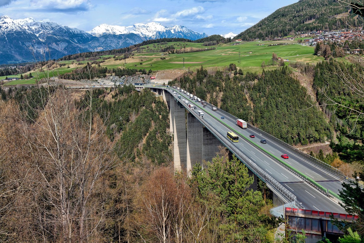 IT_Europabrücke_(Brenner_Autobahn_A13) (cc) wikimedia commons_Rolf Kranz.jpg