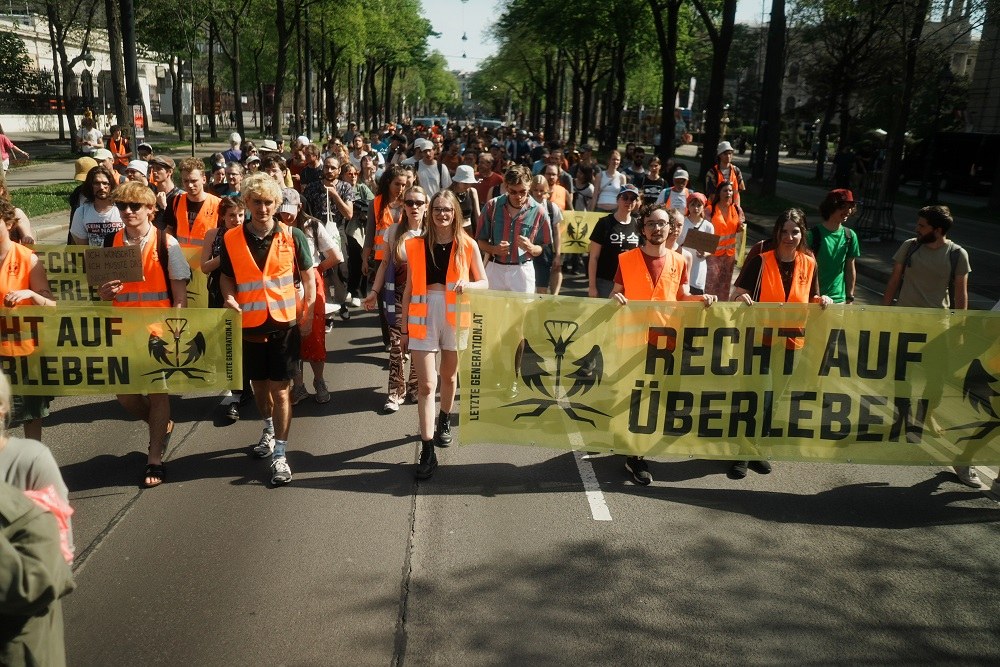 klimaprotest_c LetzteGenerationÖsterreich.JPG