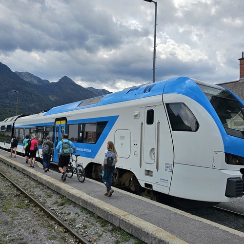 LJ   Bohinjska bistrica, nato pa peš do Orožnove koče