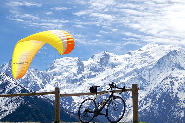 Mont Blanc and a Parapenter (c) will_cyclist_2_flickr.jpg