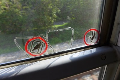 Nach vielen Stunden Zugfahrt fühlen wir mit den Symbolen mit..JPG