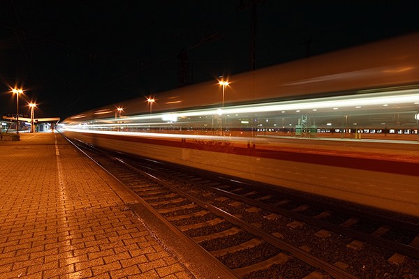 Nachtzug (c) Dirk Vorderstrasse Flickr.com.jpg