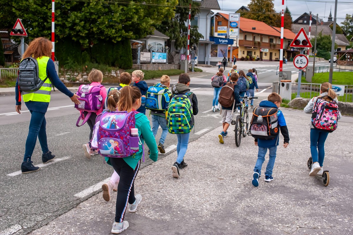 Pešbus v Lescah, foto: Luka Vidic.
