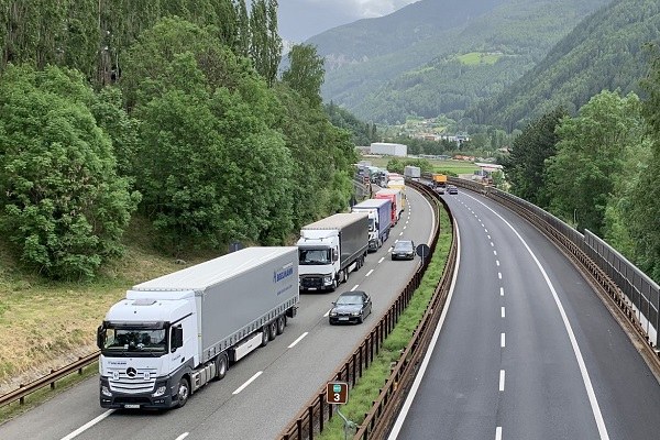 Schädlicher Transit_web (c) European Roads_flickr.jpg