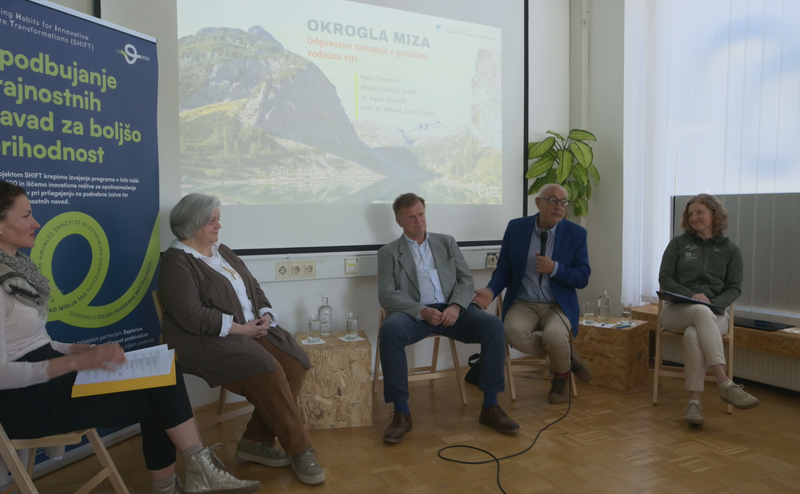 SI_26_Okrogla miza_2.png