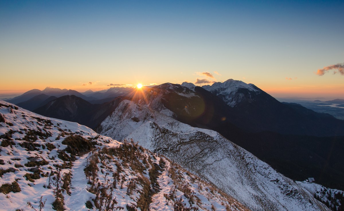 Soncni vzhod na Golici_foto_Vidgaj Katja.jpg