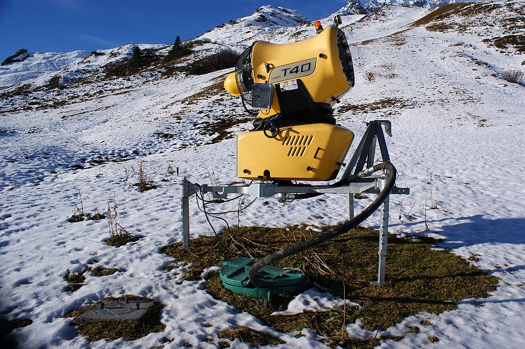 Subventionen für Kunstschnee_Schneekanone (c) Asurnipal_wikimedia.jpg