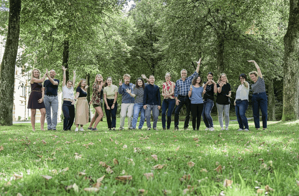 fr_2023_Team International GIF.gif