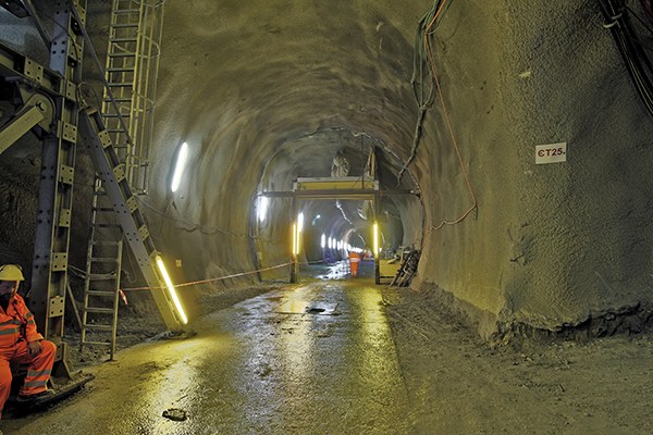 Tunnelbau(c)Daniel Friedlos_flickr.com.jpg
