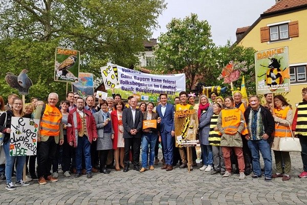 Volksbegehren-im-Landtag 600x400 (c) Uschi Anlauf.jpg