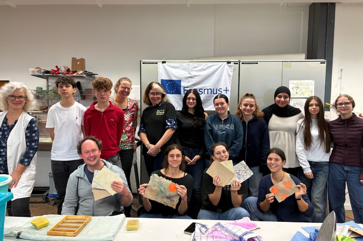 DE_25_Visit Utopia Kreativ gegen invasiv Gruppenfoto (c) Caroline Begle.jpg