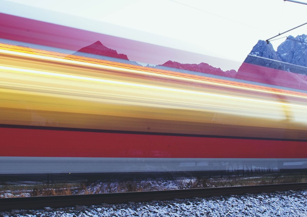 zug-alpen (c) Lucas Allmann, Canva.jpg