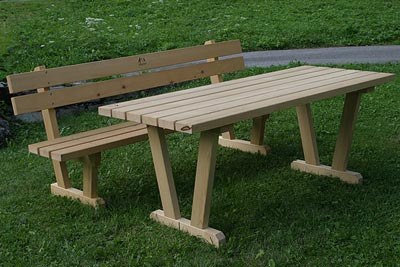 Garden furniture made of "mountain wood" (Bergholz)