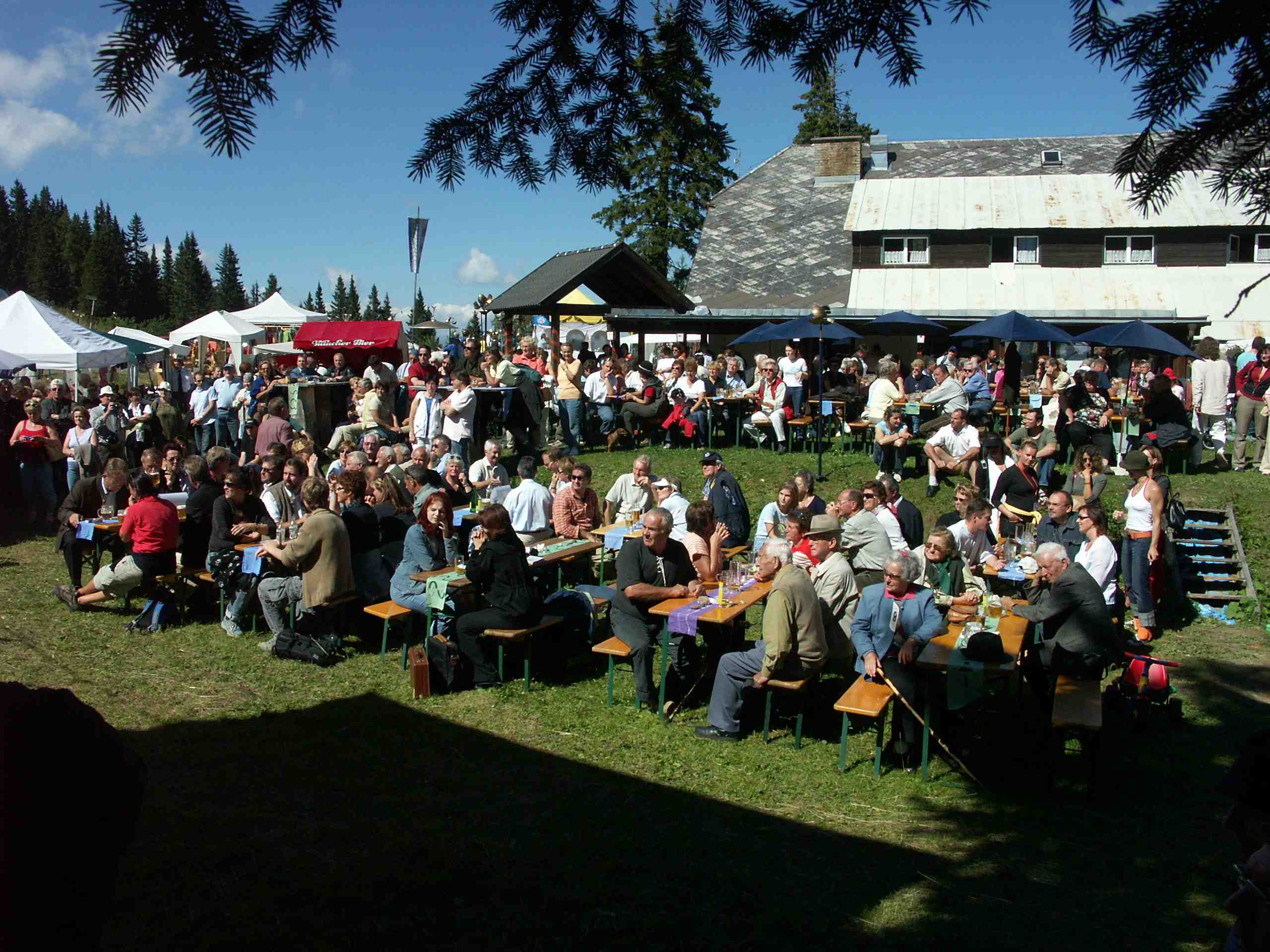 Zuschauer beim Naturpark Dobratsch Fest